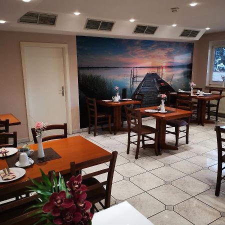 מקנבורן Hotel Loewen מראה חיצוני תמונה