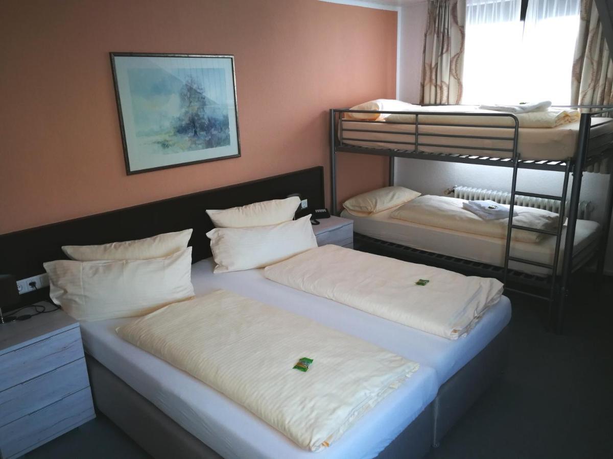 מקנבורן Hotel Loewen מראה חיצוני תמונה