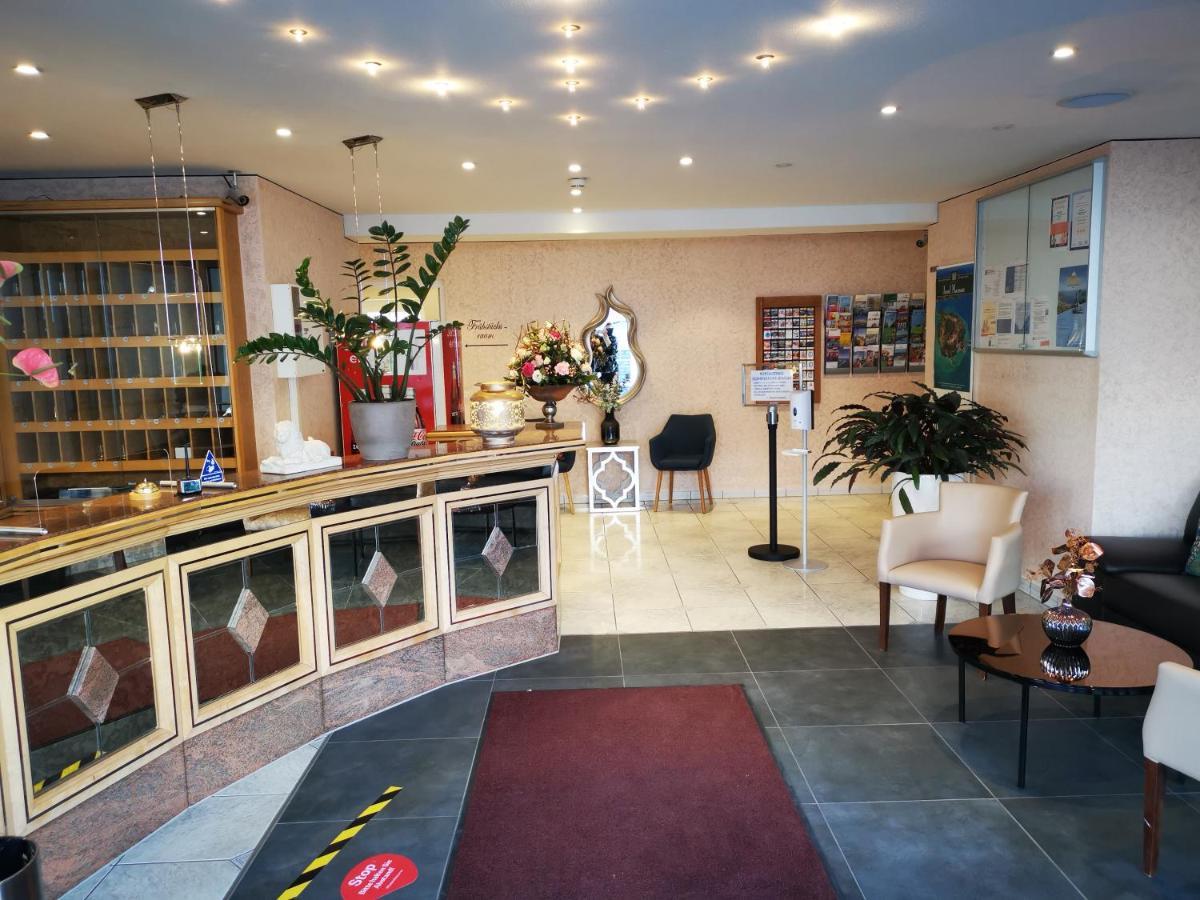 מקנבורן Hotel Loewen מראה חיצוני תמונה