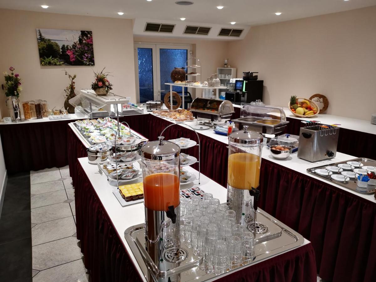 מקנבורן Hotel Loewen מראה חיצוני תמונה