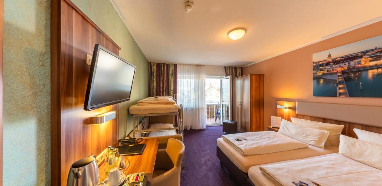 מקנבורן Hotel Loewen מראה חיצוני תמונה