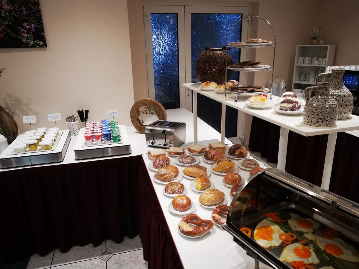 מקנבורן Hotel Loewen מראה חיצוני תמונה