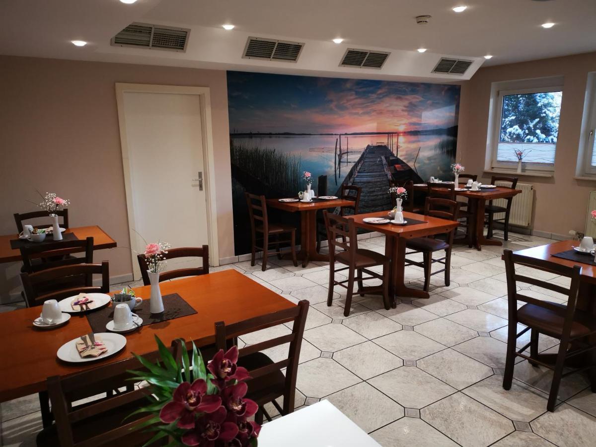 מקנבורן Hotel Loewen מראה חיצוני תמונה