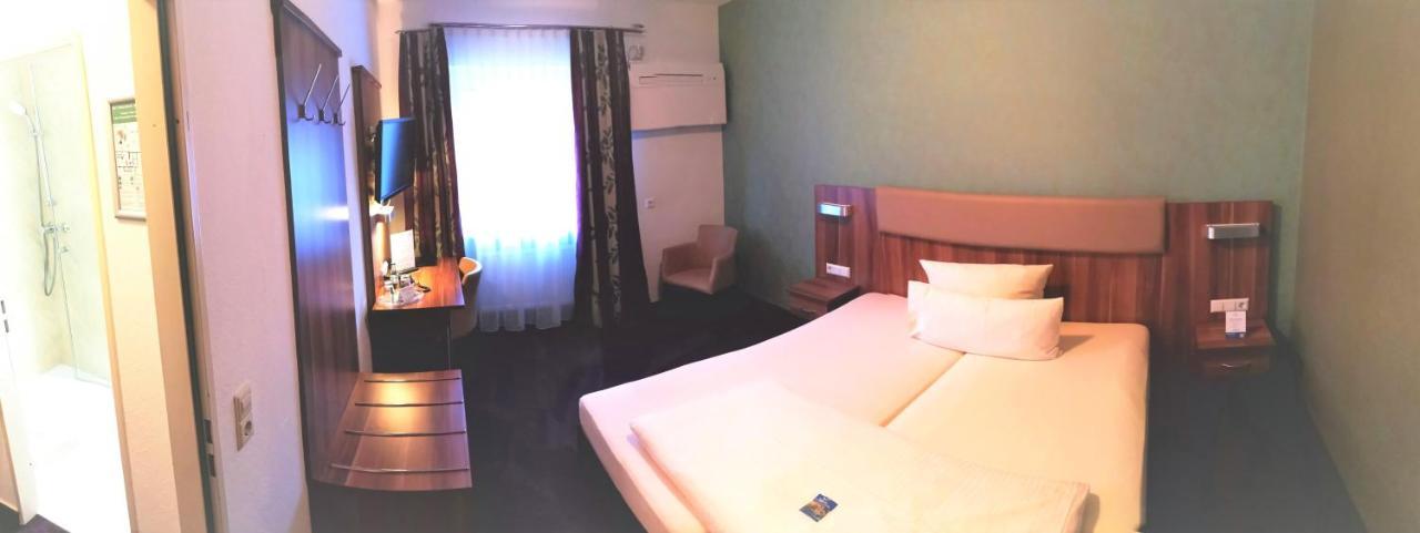 מקנבורן Hotel Loewen מראה חיצוני תמונה