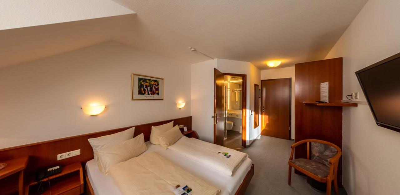 מקנבורן Hotel Loewen מראה חיצוני תמונה