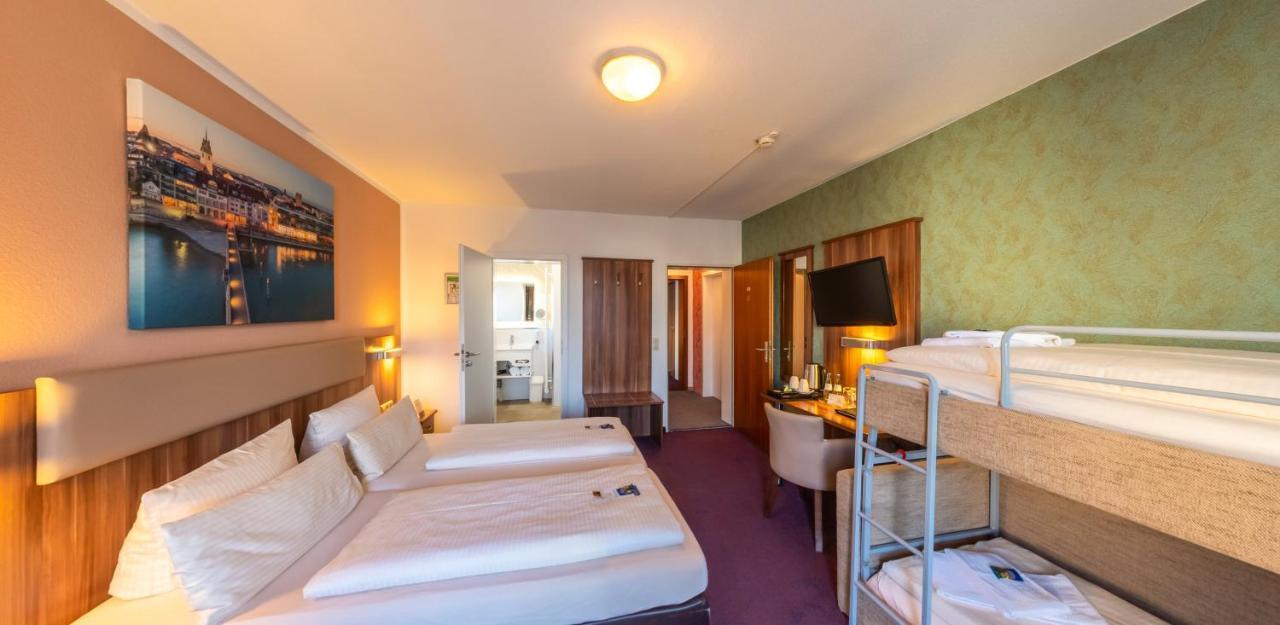 מקנבורן Hotel Loewen מראה חיצוני תמונה
