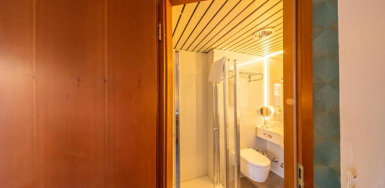 מקנבורן Hotel Loewen מראה חיצוני תמונה