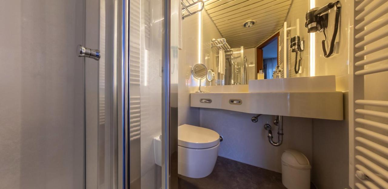 מקנבורן Hotel Loewen מראה חיצוני תמונה