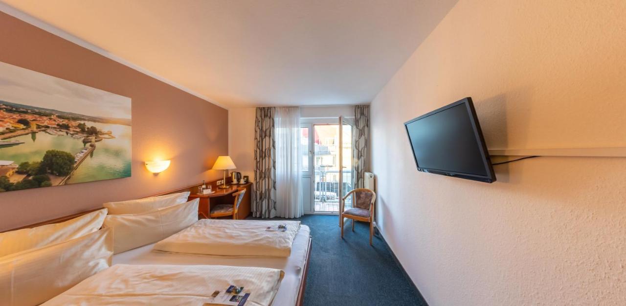 מקנבורן Hotel Loewen מראה חיצוני תמונה