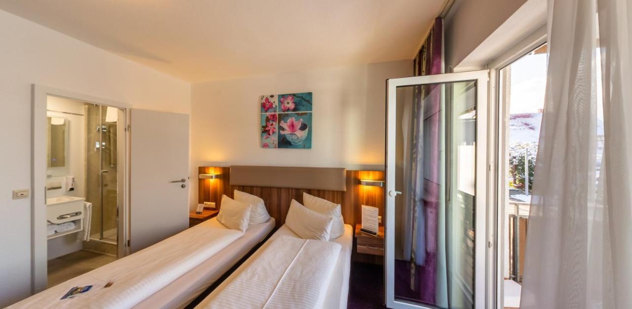 מקנבורן Hotel Loewen מראה חיצוני תמונה