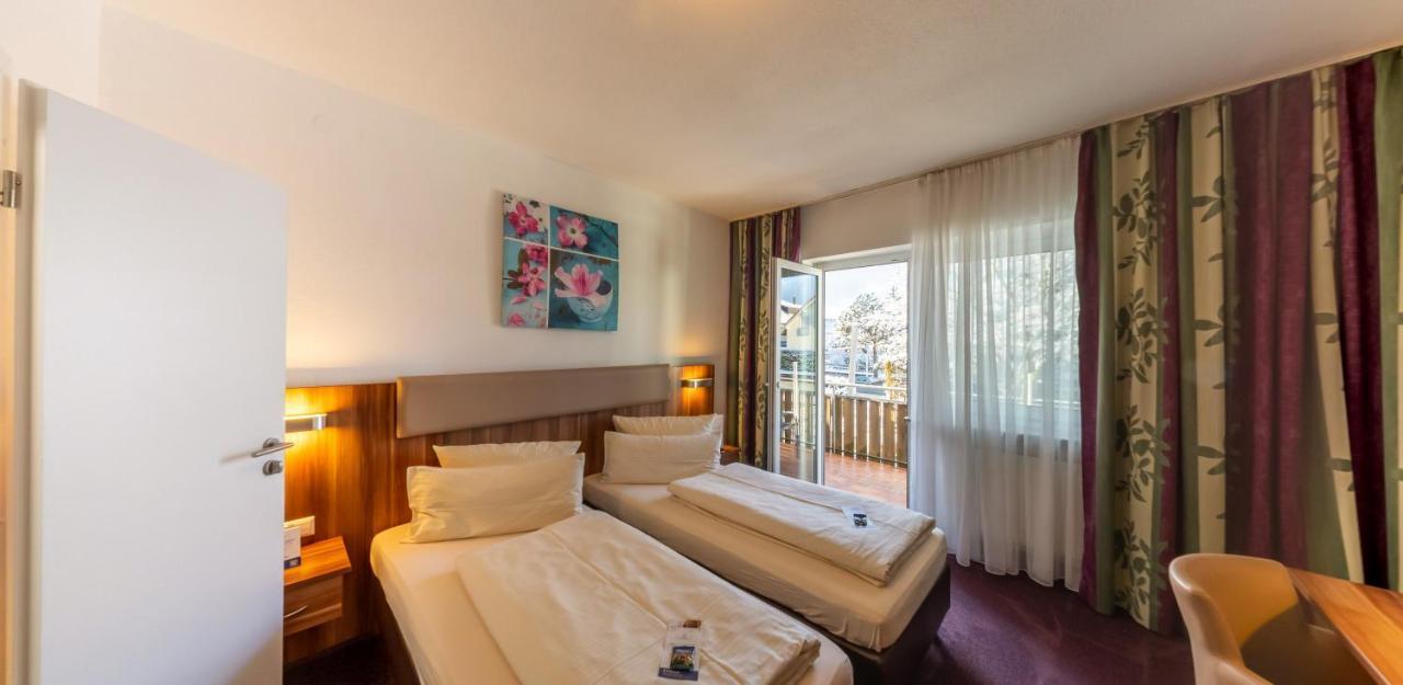 מקנבורן Hotel Loewen מראה חיצוני תמונה