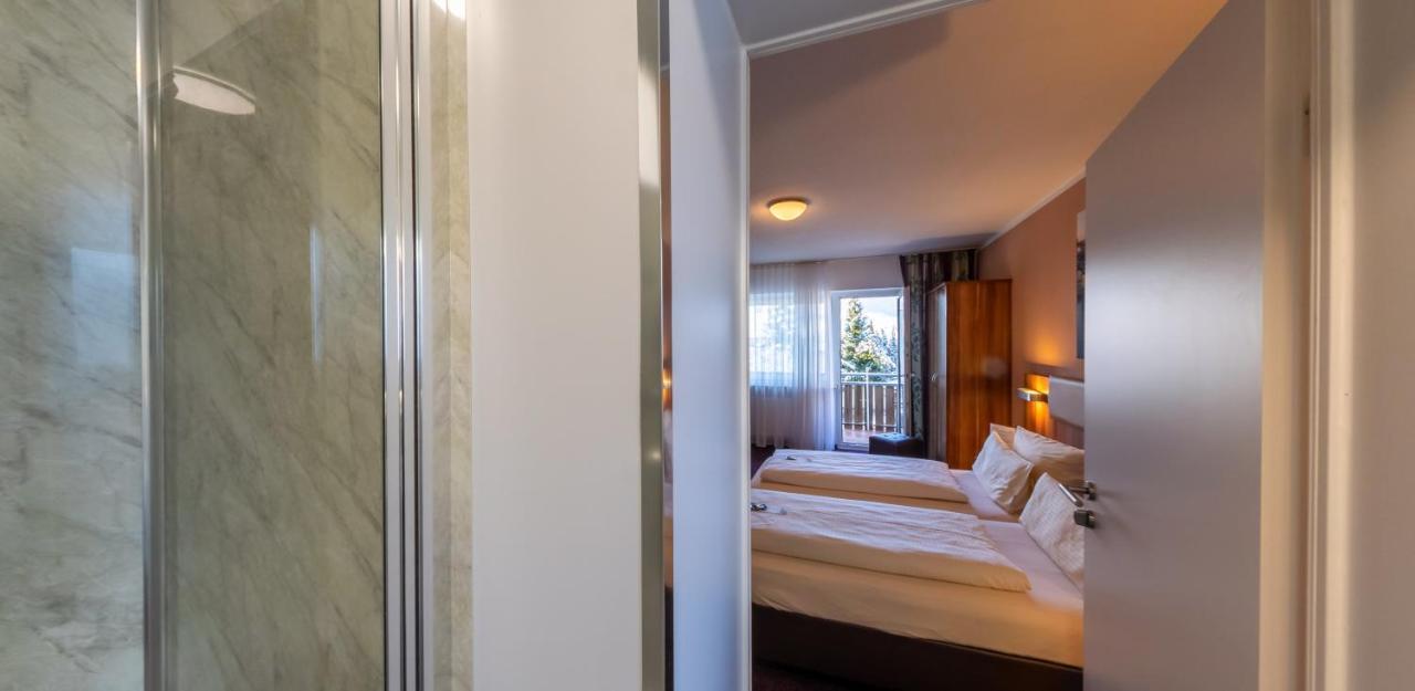מקנבורן Hotel Loewen מראה חיצוני תמונה