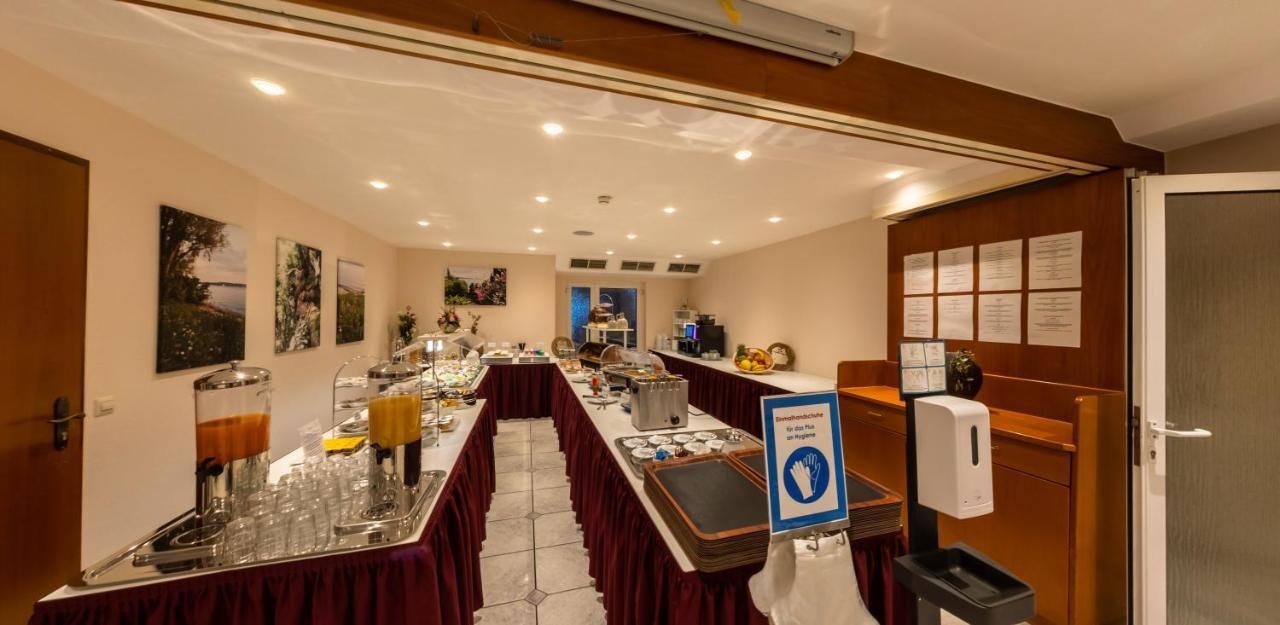 מקנבורן Hotel Loewen מראה חיצוני תמונה
