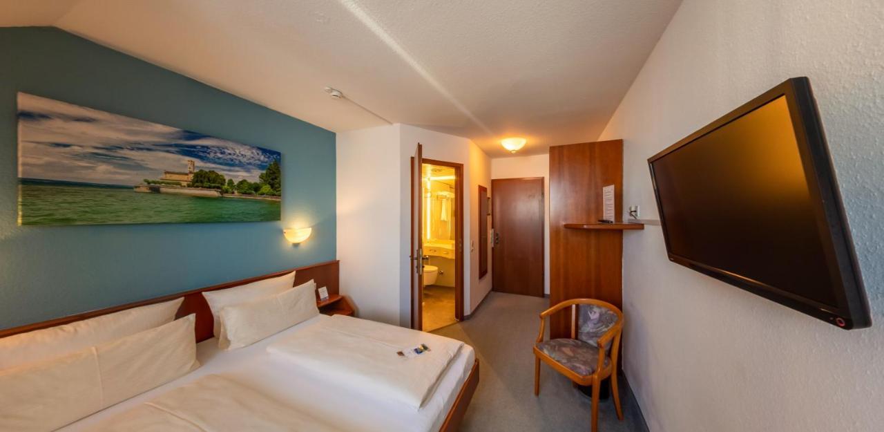 מקנבורן Hotel Loewen מראה חיצוני תמונה