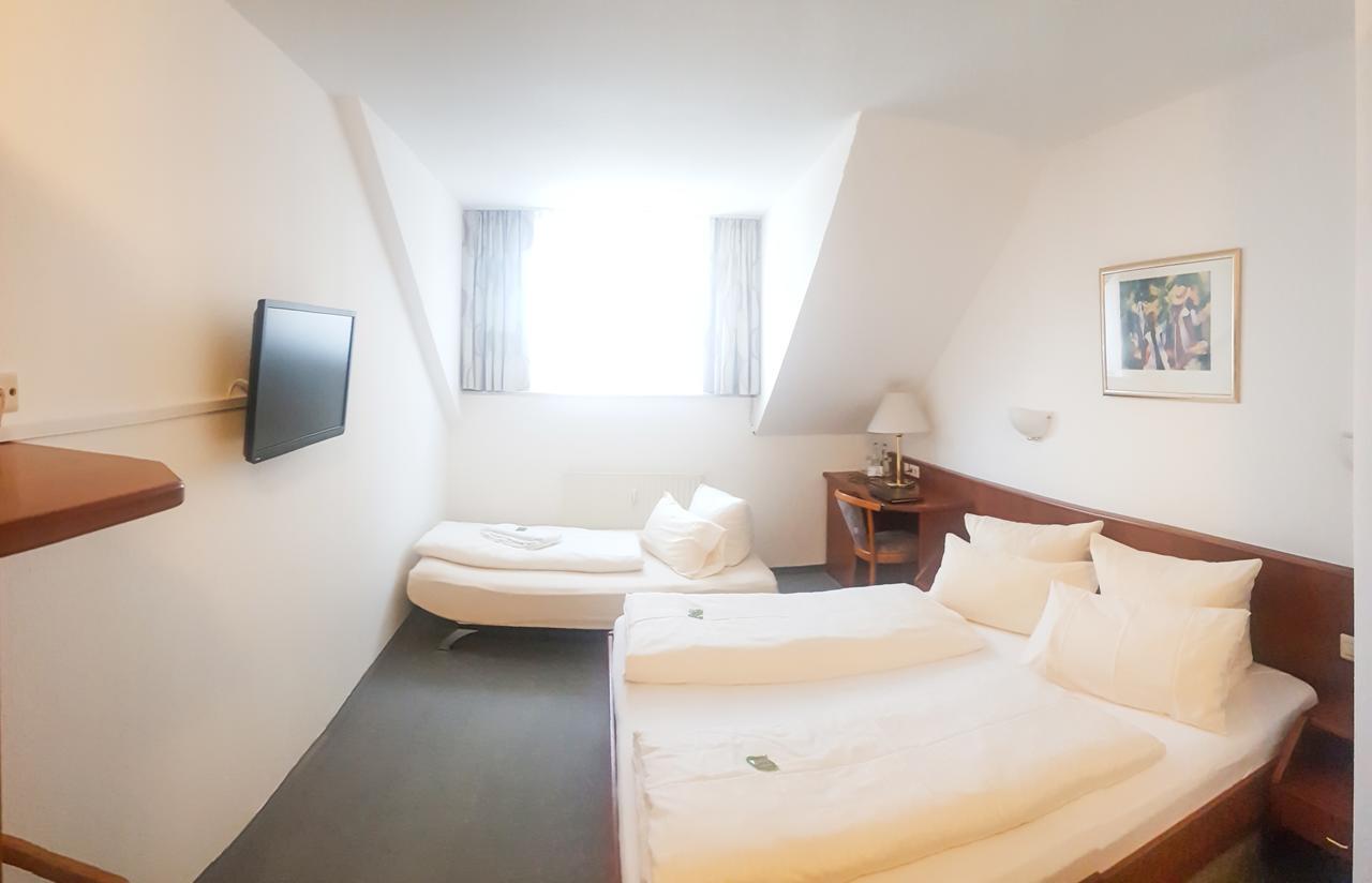 מקנבורן Hotel Loewen מראה חיצוני תמונה