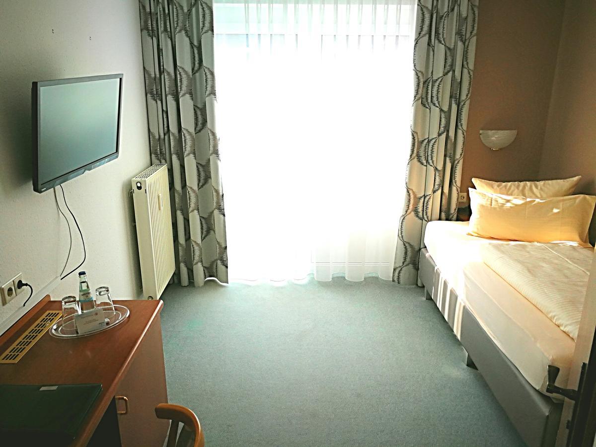 מקנבורן Hotel Loewen מראה חיצוני תמונה