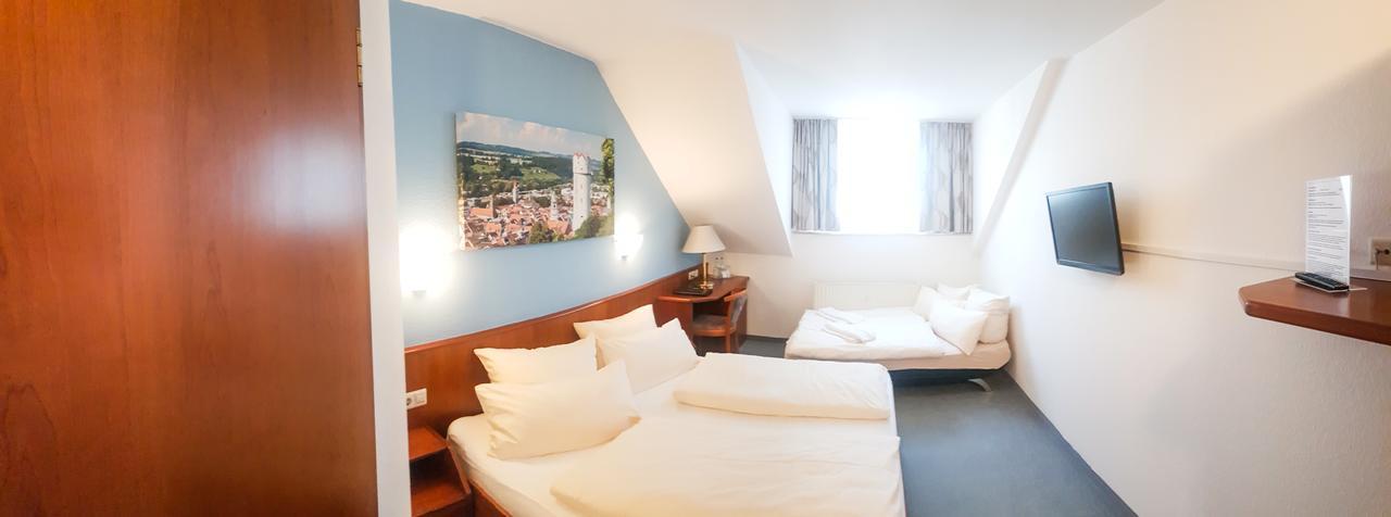 מקנבורן Hotel Loewen מראה חיצוני תמונה