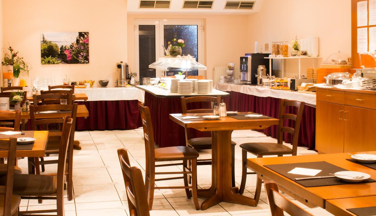 מקנבורן Hotel Loewen מראה חיצוני תמונה