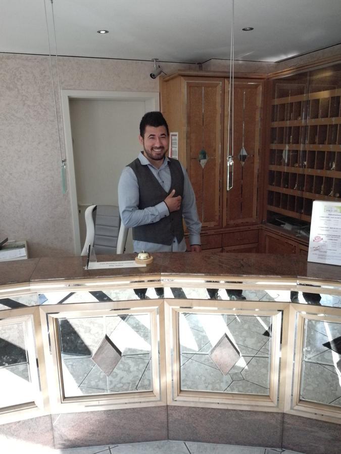 מקנבורן Hotel Loewen מראה חיצוני תמונה