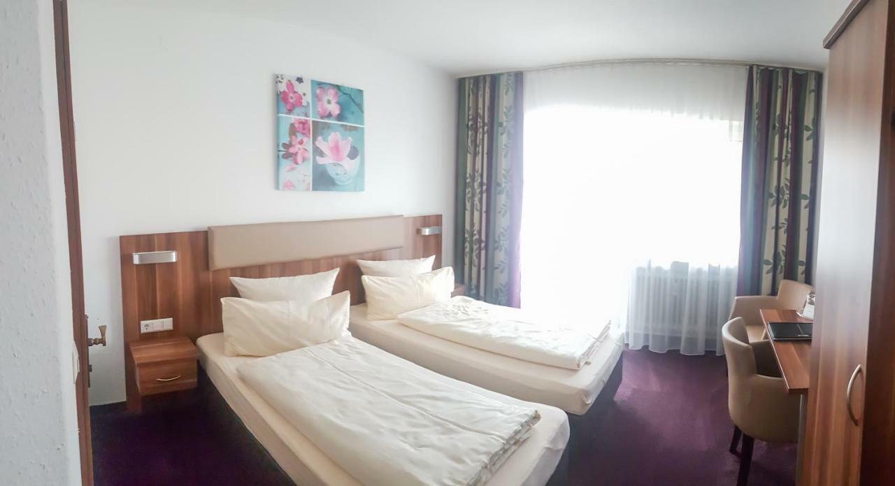 מקנבורן Hotel Loewen מראה חיצוני תמונה