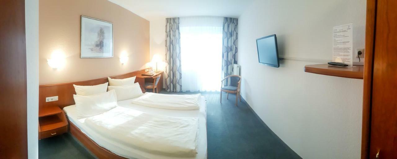 מקנבורן Hotel Loewen מראה חיצוני תמונה